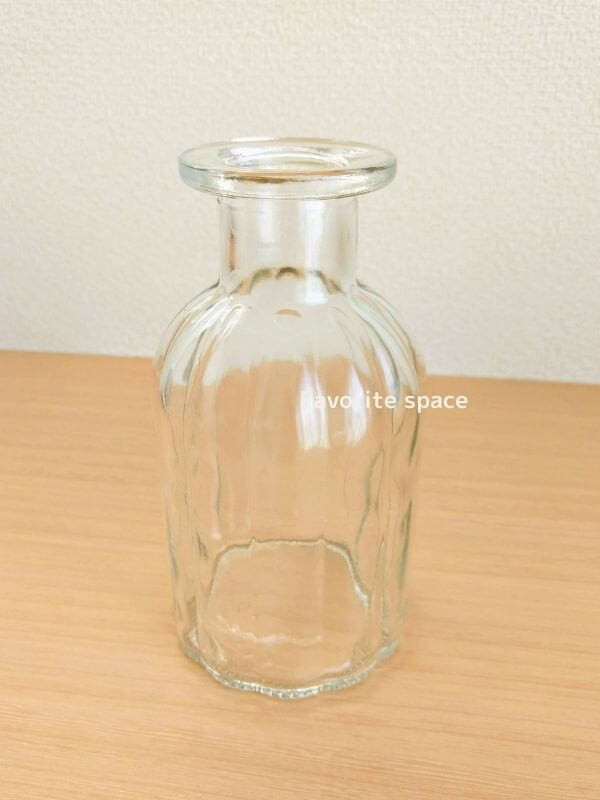 ダイソーのガラスの花瓶