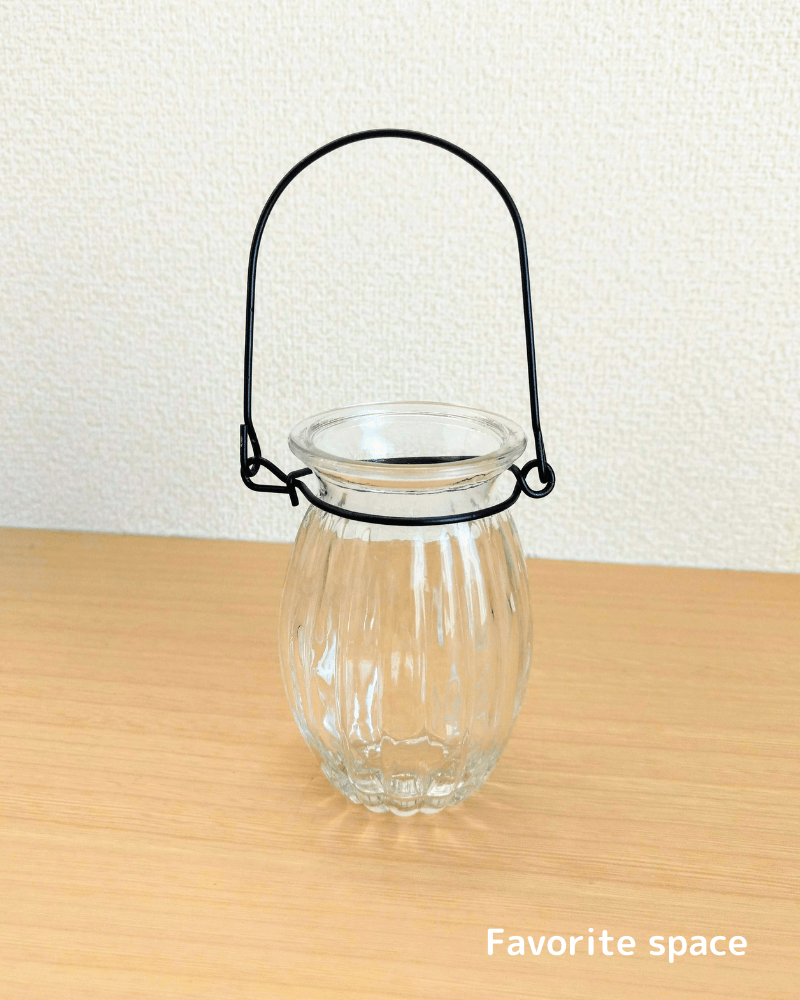 セリアのワイヤー付きの花瓶